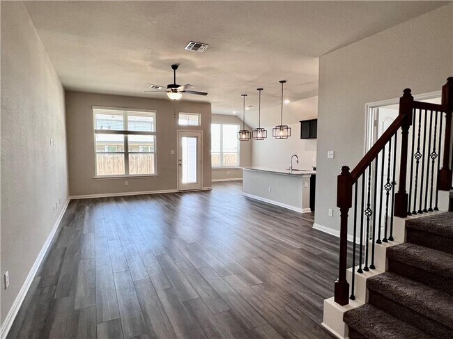 Building Photo - 908 Fallbrook Dr
