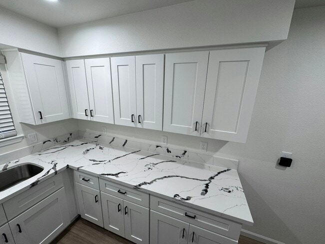 Foto del edificio - 2126 N Glenn Ave