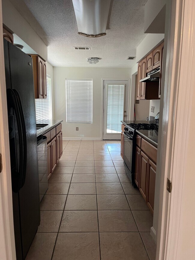 Foto del edificio - 7170 Wayside Dr
