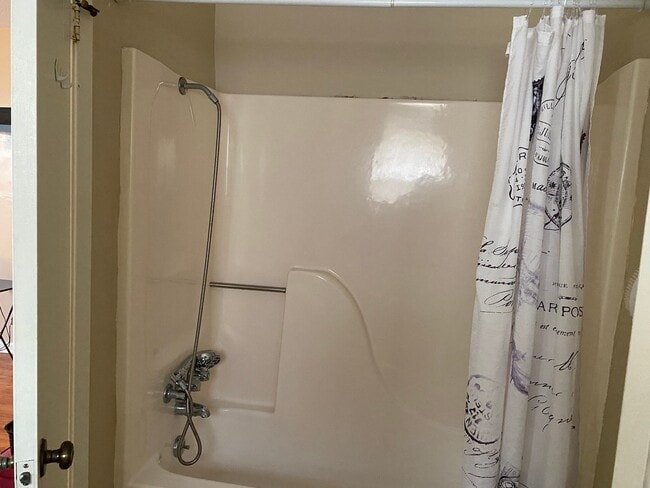 Foto del edificio - 2 Bed 1 Bath Duplex