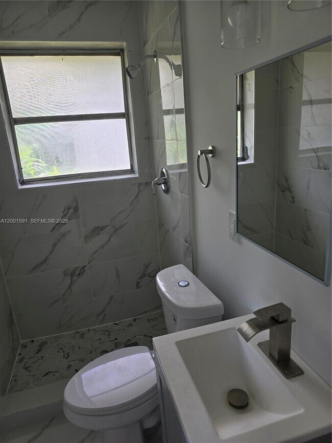 Foto del edificio - 2418 Sherman St