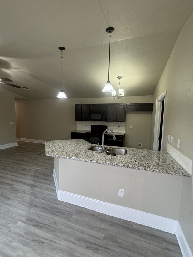 Building Photo - 321 Pine St