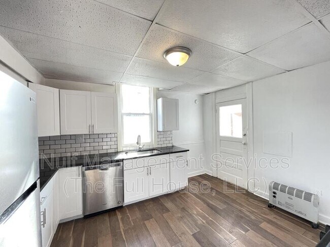 Foto del edificio - 116 Laughlin Ave
