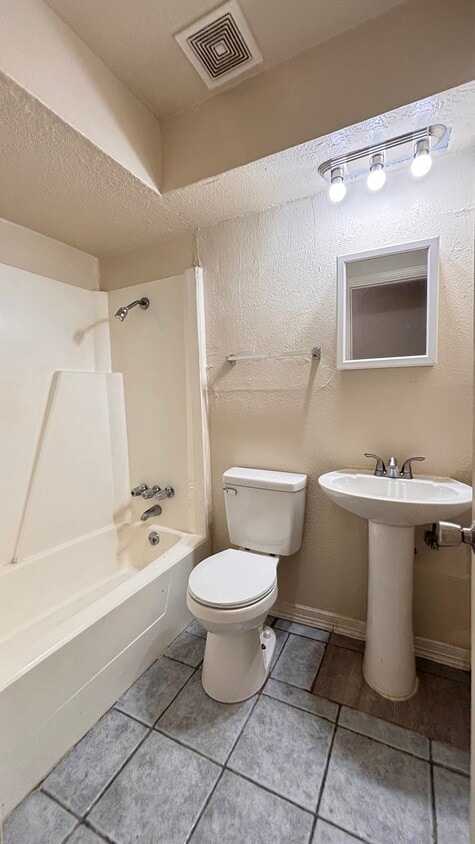 Primary Photo - 1114 Un Vly Dr