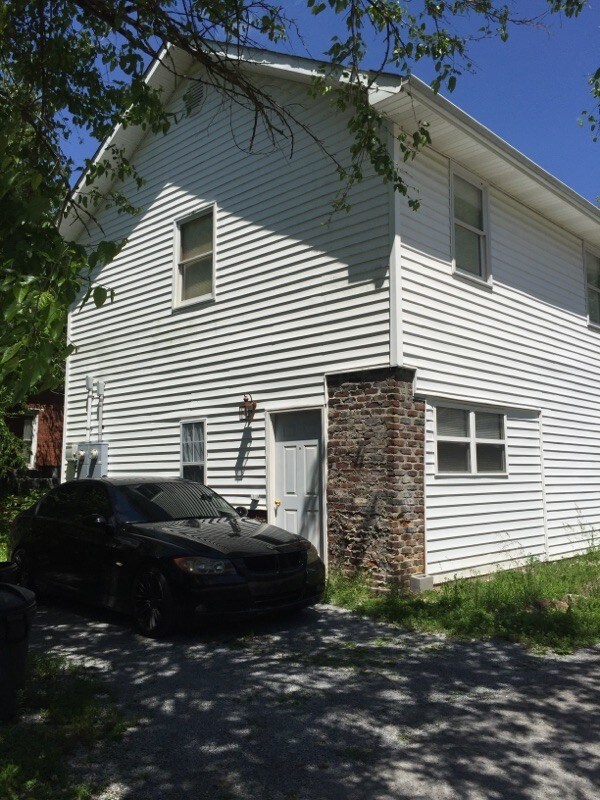 photo of building can text apt photos. Adding - 511 Colwyn St