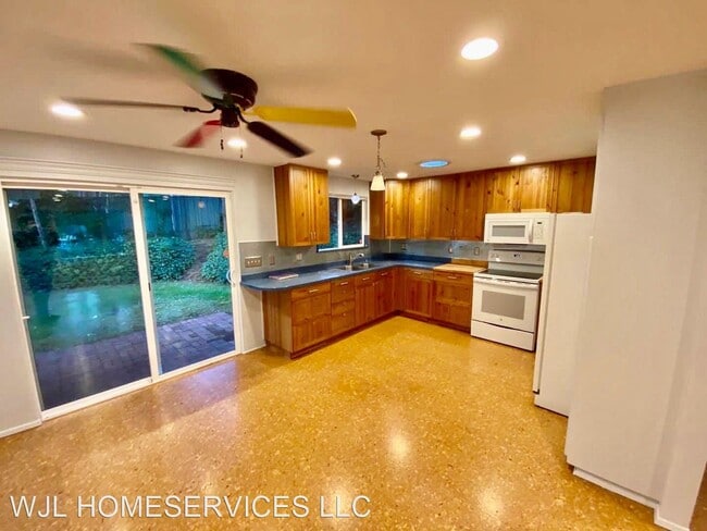 Building Photo - 2 br, 1 bath House - 1608 NE 199 Ct