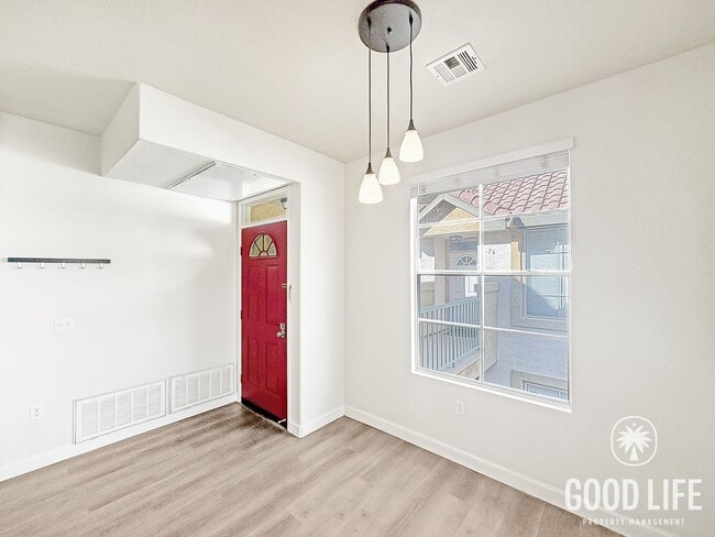 Foto del edificio - Single-Level Mira Mesa Condo with Balcony, AC & Garage Parking