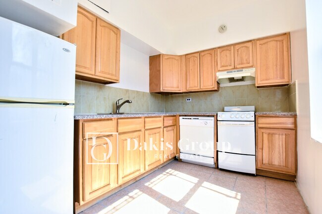 Building Photo - 23-34-34 28th Ave