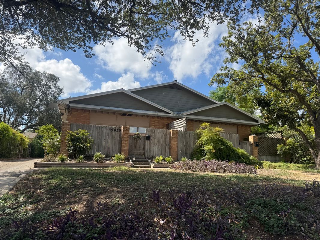 Building Photo - 3030 Urban Crest Dr