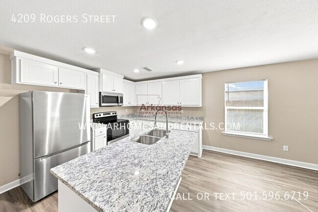 Building Photo - 4209 Rogers St