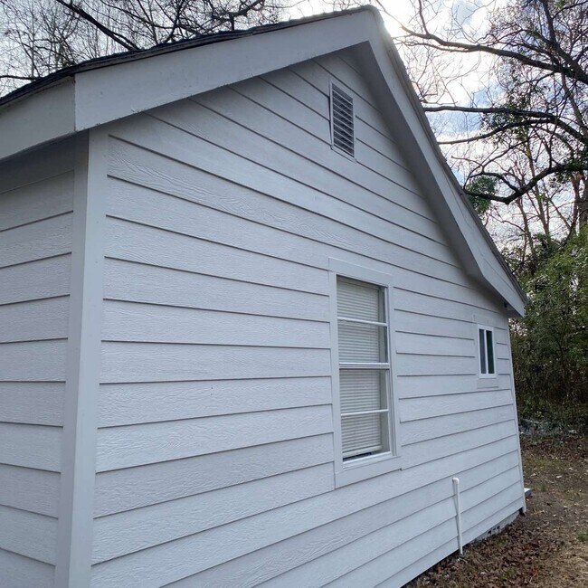 Building Photo - 934 Motley St