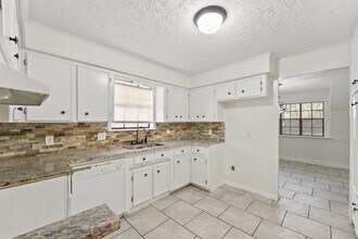 Building Photo - 208 Cliffbrook Ln