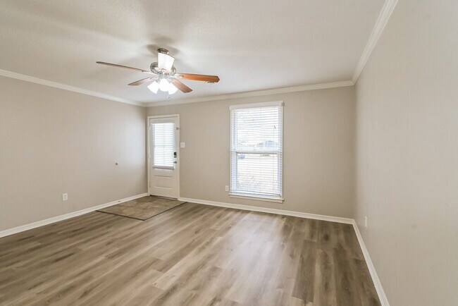 Building Photo - 3570 Bryn Mawr Dr