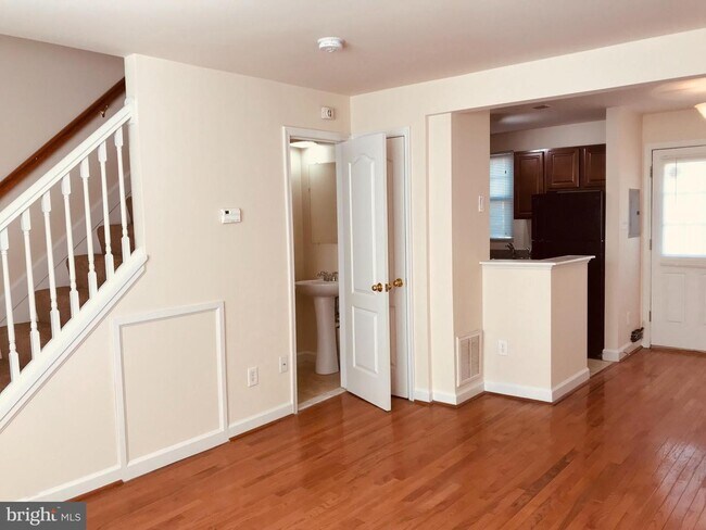 Foto del edificio - 6956 Hawthorne St