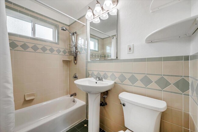 Foto del edificio - 129 Buxton Ave