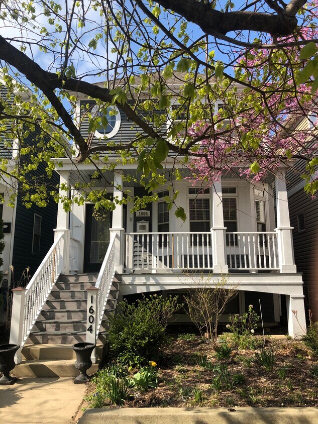 Primary Photo - 1604 W Edgewater Ave