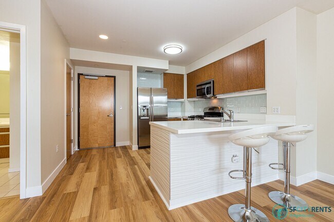 Foto del edificio - Bayview: Bi-Level 3 Bed 3 Bath w/ Parking,...
