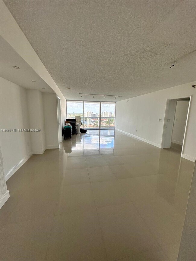 Building Photo - 20515 E Country Club Dr