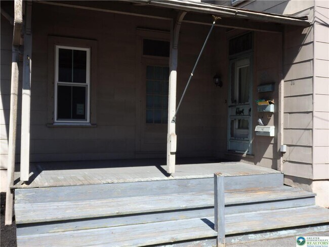 Foto del edificio - 33 N Hellertown Ave