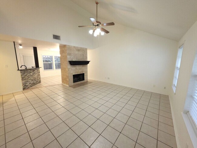 Building Photo - 1600 Hollow Tree Blvd