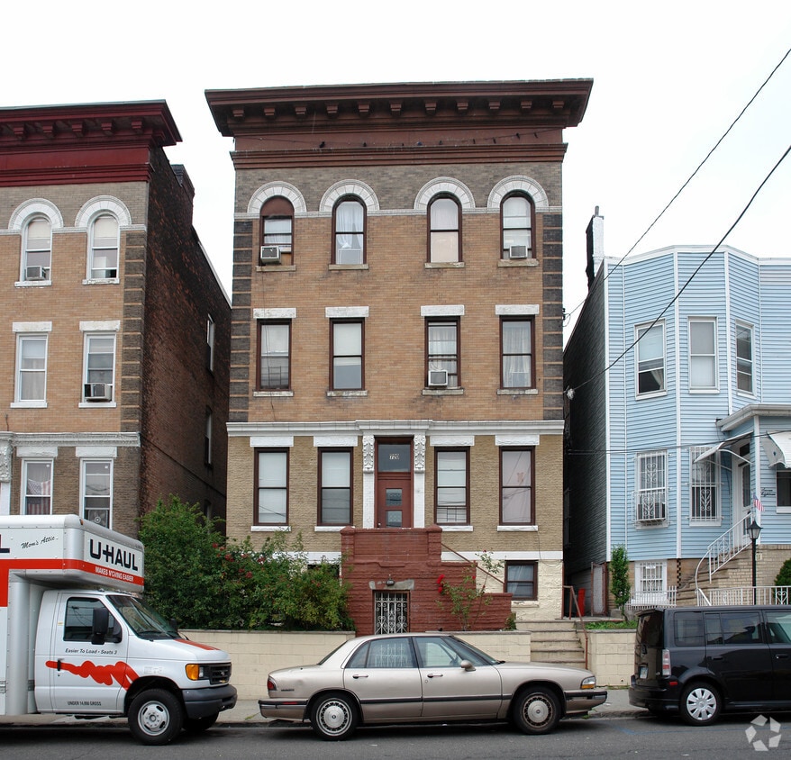 Building Photo - 720 10th St