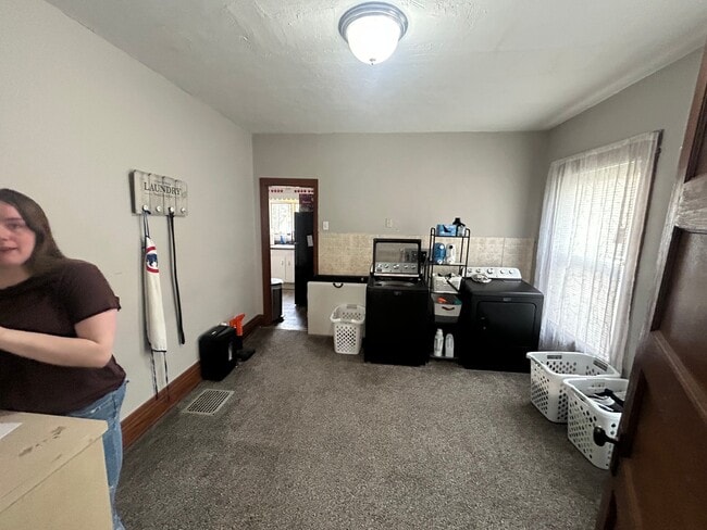 Foto del edificio - 121 S Main St