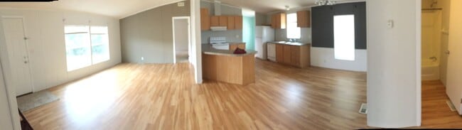 Building Photo - 3-bedroom 2-bathroom Modular Home in Babcock Vista!