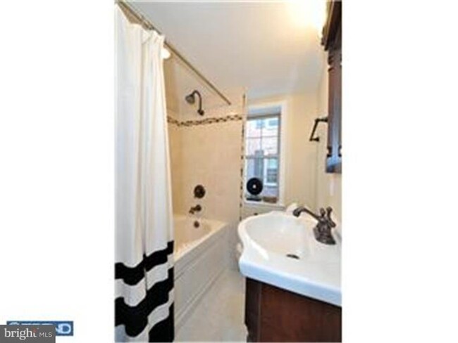 Building Photo - Fabulous 2 bedroom Trinity in Gated Commun...