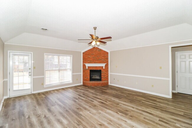 Foto del edificio - 4509 Meadow Cliff Dr