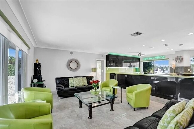 Foto del edificio - 2830 NE 55th St