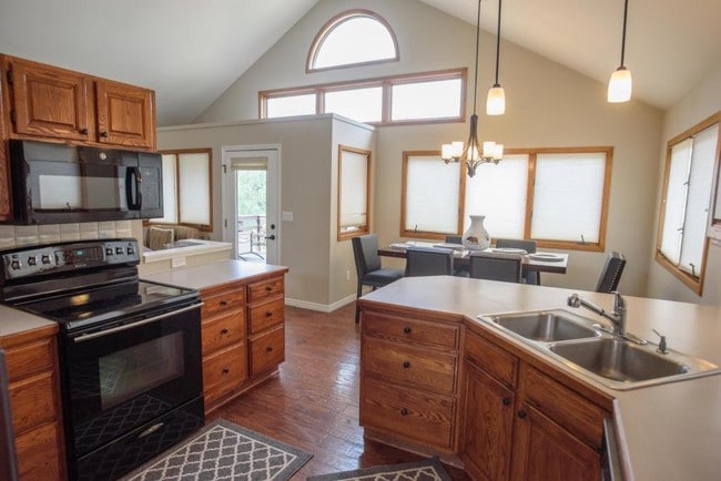 Building Photo - 1161 Strong Ave