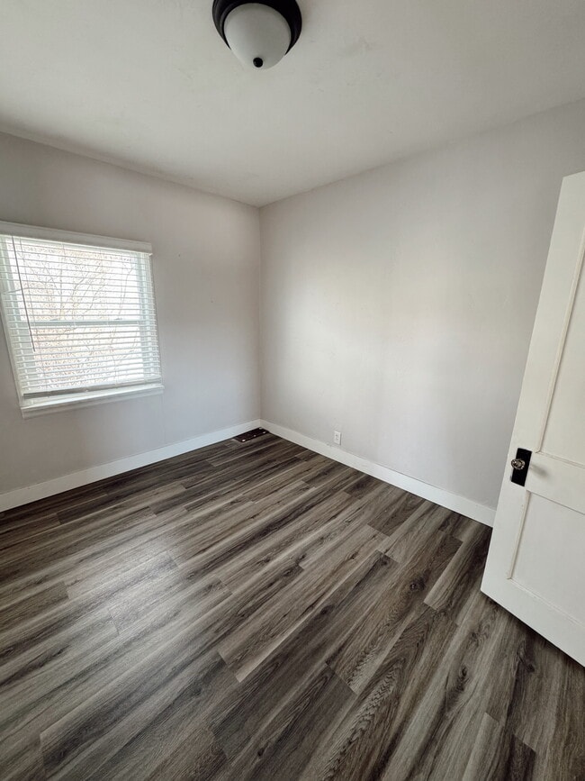 Building Photo - 3550 E 109 N
