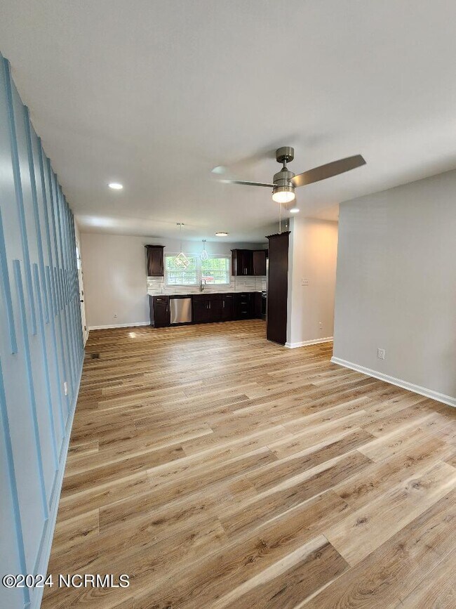 Foto del edificio - 4446 Queen St