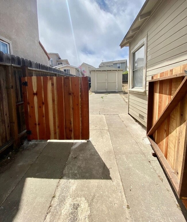 Building Photo - Nice 2 bed 1 bath House in Richmond with Garage - COMING SOON !!