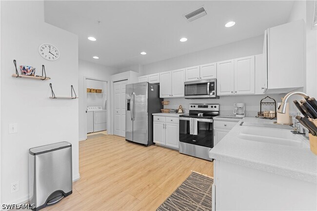 Foto del edificio - 8217 Parkstone Pl