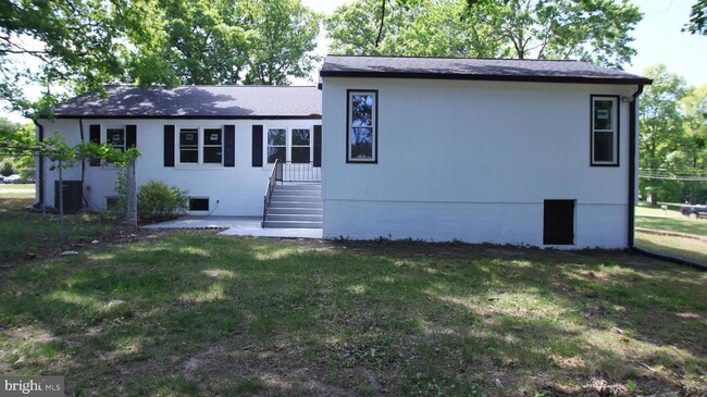 Building Photo - 2608 Holly Dr