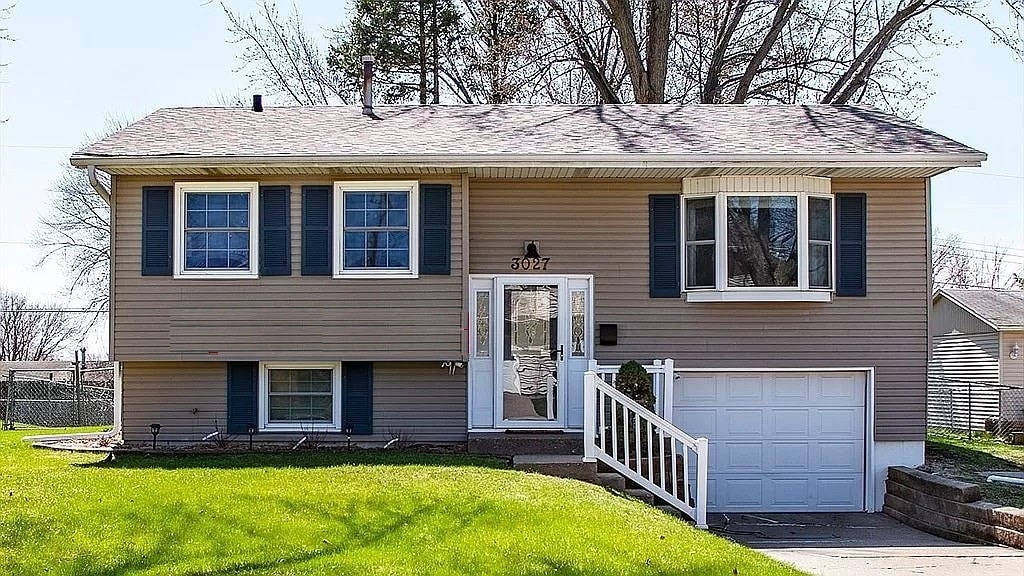 3027 Magnolia Dr, Bettendorf, IA 52722 House Rental in Bettendorf, IA