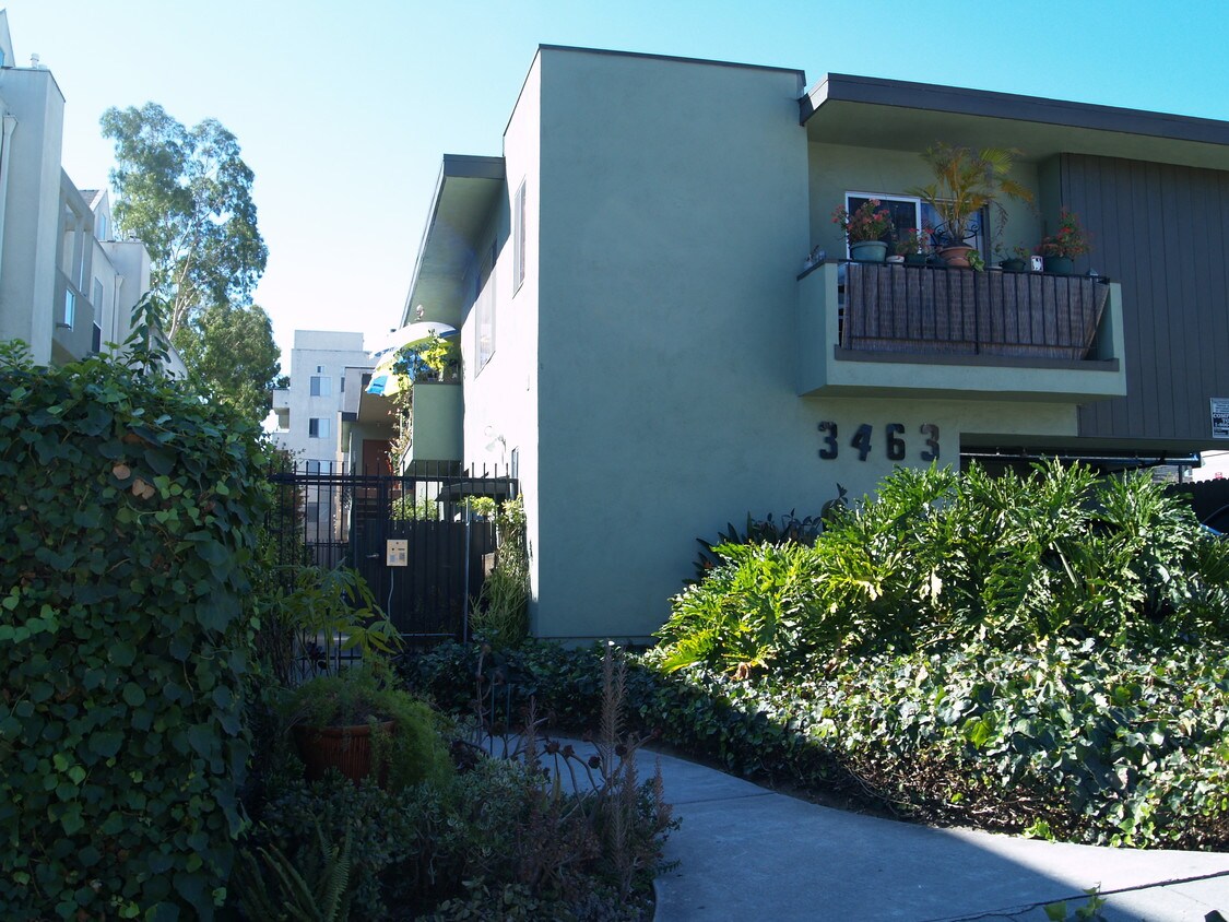 Primary Photo - 3463 Clarington Ave