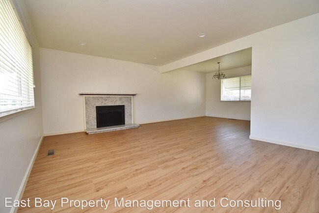 Building Photo - 48039 Purpleleaf St