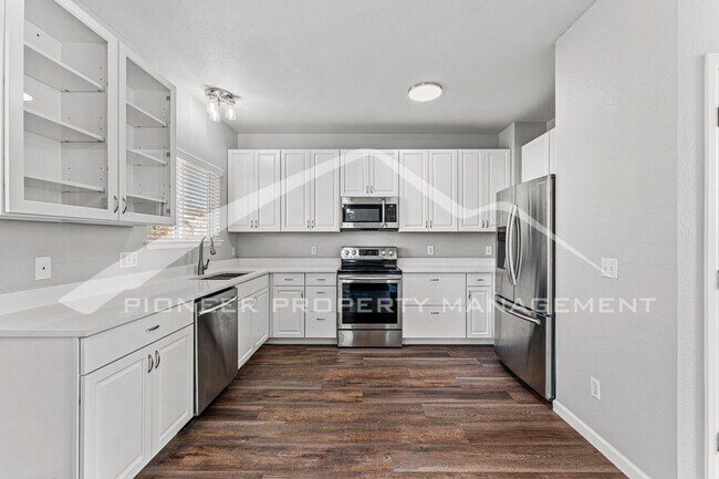 Building Photo - Spacious Home with Fenced Yard, AC, and 2 ...