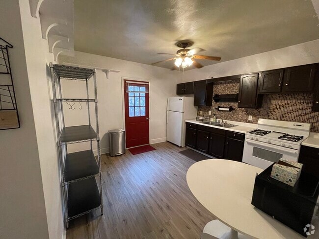 Building Photo - 5548 Avondale Pl