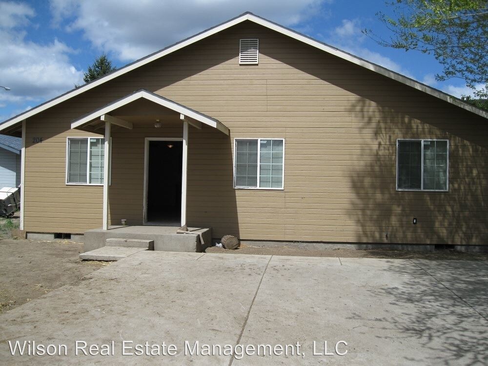 Primary Photo - 204 E R St