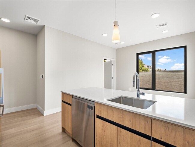 Foto del edificio - 249 Corey Rd