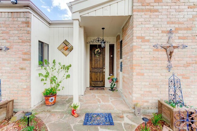 Building Photo - 1016 Fleetwood Pl Dr