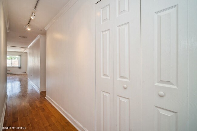 Foto del edificio - 1508 W Pratt Blvd