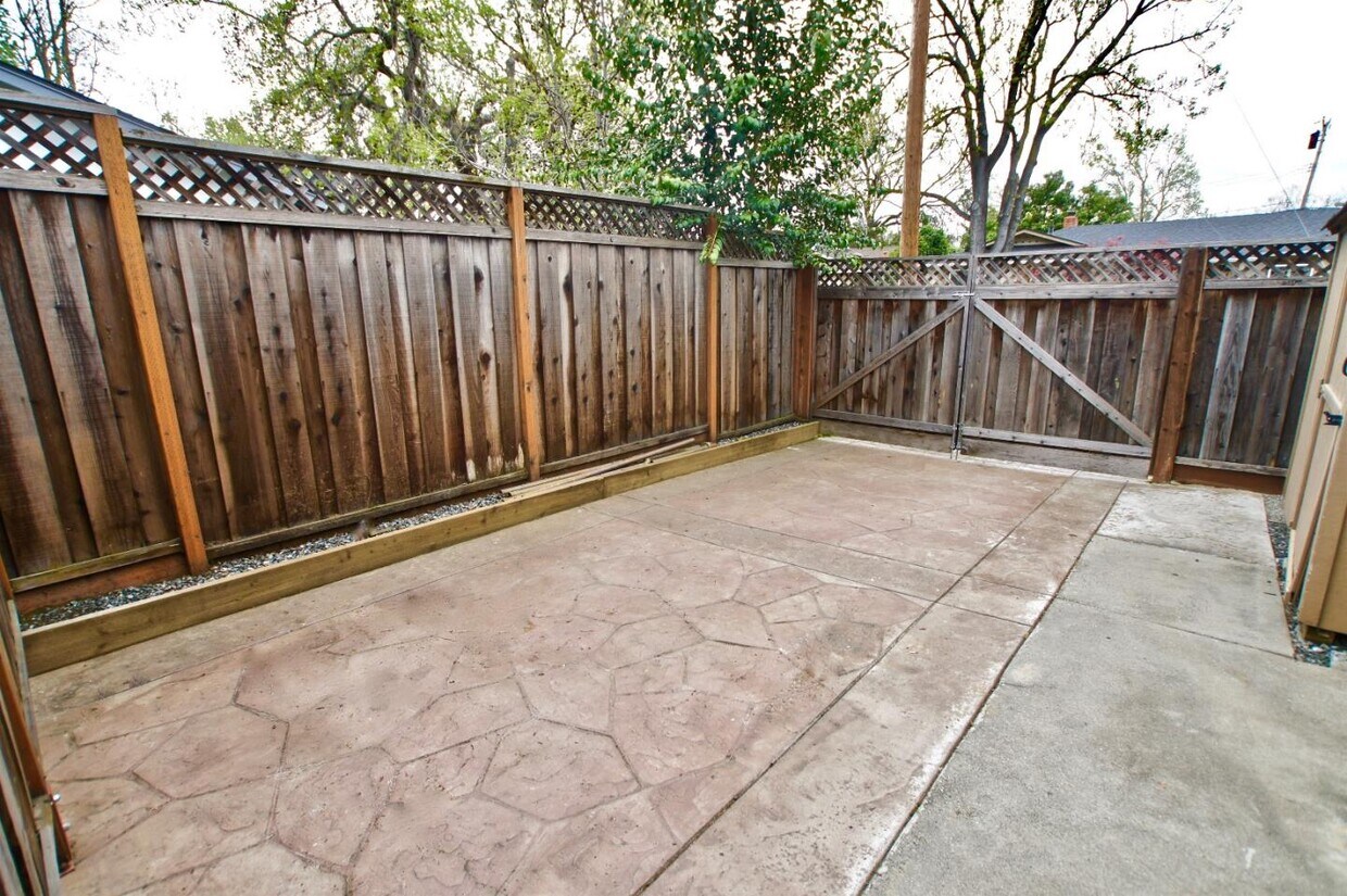 Primary Photo - 3074 Greentree Way