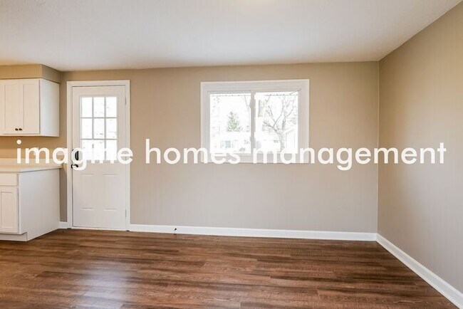 Building Photo - Recently Renovated 3 Bedroom home in Stree...