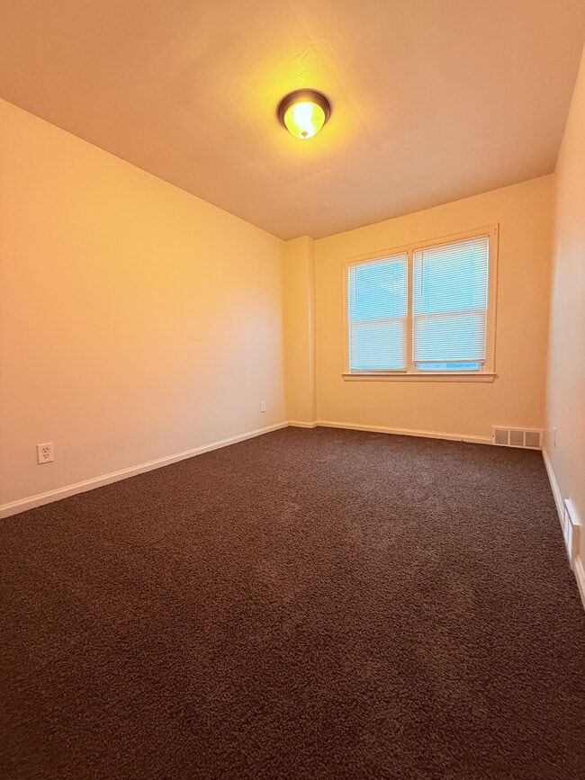 Building Photo - 9345 Rutherford St