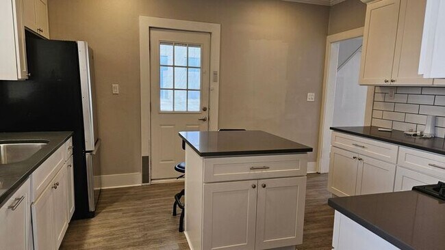 Foto del edificio - Super cute Duplex in Heart of Tacoma (Lower Unit)