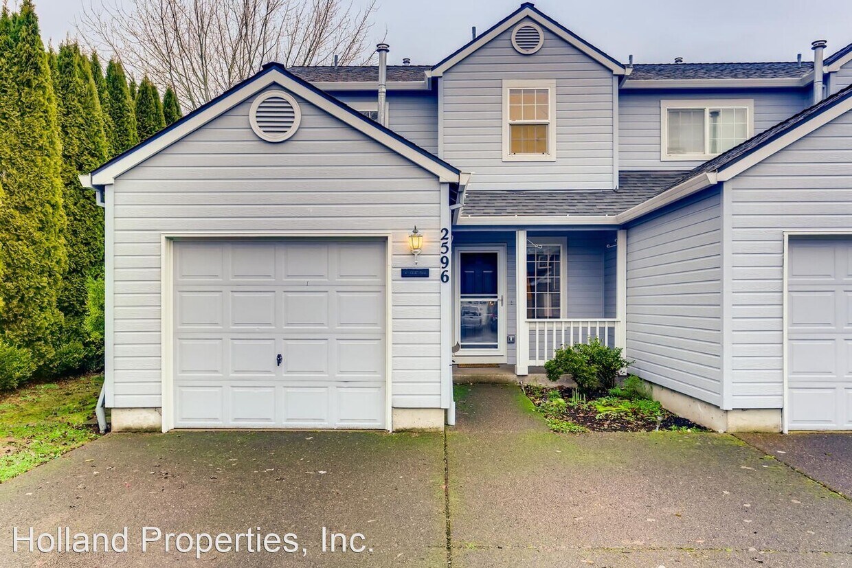 3 br, 2.5 bath House 2596 NE 1st Drive House Rental in Hillsboro